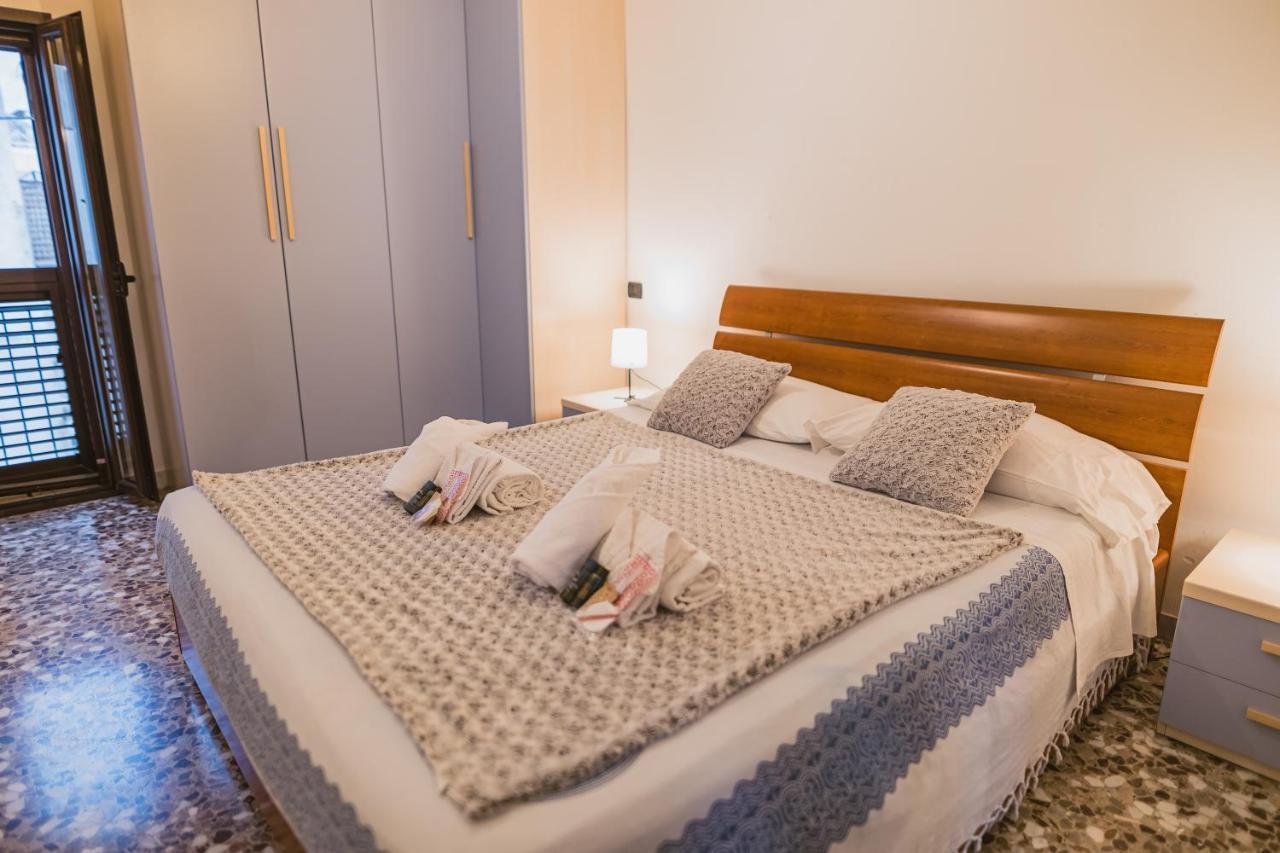 Casa Vacanze Il Mare Tra I Tetti - Relaxing Terrace & Sea View Villa Monopoli Eksteriør billede